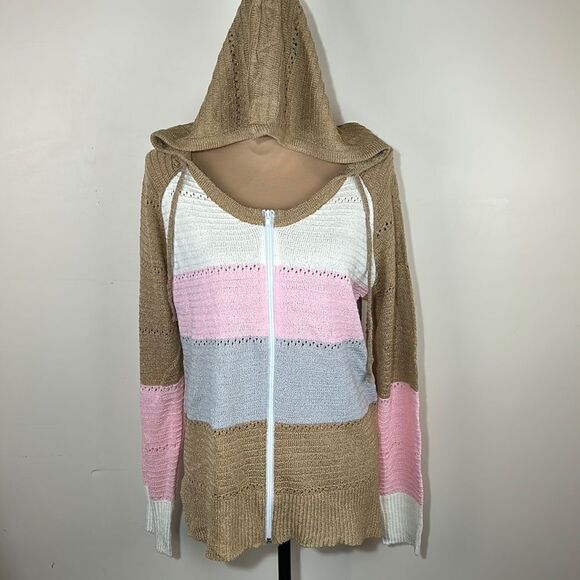 Sweaters - NWOT zip up, hooded sweater size medium